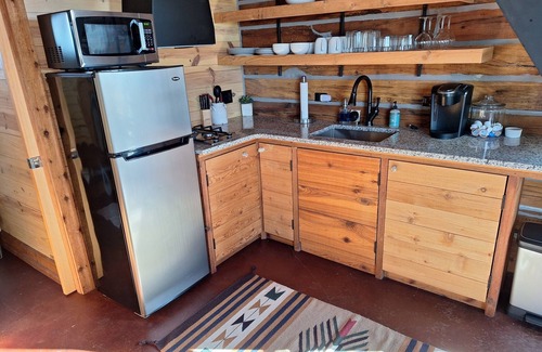 Pawhuska Cabina | Loft cabin close to Pioneer Woman's Mercantile