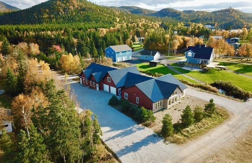 Terra Nova Chalet De Esquí | Loft Chalet #2: 1 Bedroom (2 Double beds), 1 Full Bath, open kitchen-living room
