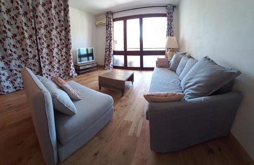 La Seyne-sur-Mer Apartamento | Loft climatisé "La pinède", 50 m2, très calme, 5 mn à pied des plages, lit King Size