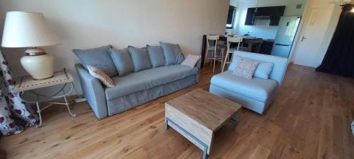 La Seyne-sur-Mer Apartamento | Loft climatisé "La pinède", 50 m2, très calme, 5 mn à pied des plages, lit King Size