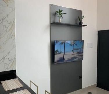 Peruibe Apartamento | Loft de luxo em Peruíbe, Smart Lock, Wi-Fi, Home office próximo a praia