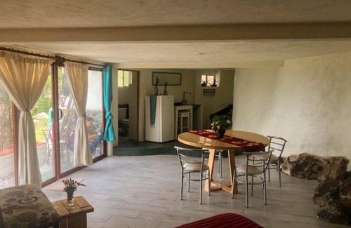 Tepoztlán Apartamento | Loft en la montaña con baño privado, terraza, jardín y vistas panorámicas.