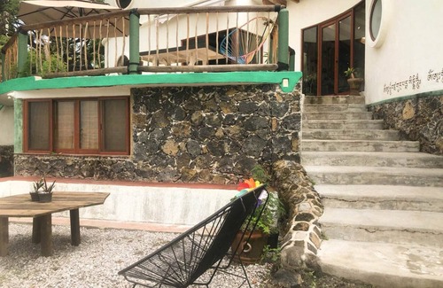 Tepoztlán Apartamento | Loft en la montaña con baño privado, terraza, jardín y vistas panorámicas.