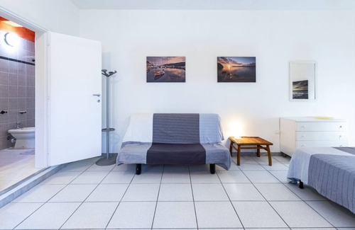 Marina di Campo Apartamento | Loft in Marina di Campo, two-room apartment in a residential area, with private outdoor area, bicycl