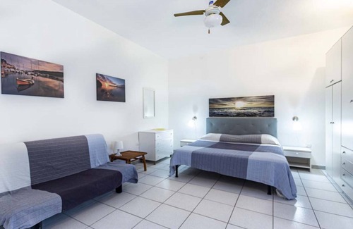 Marina di Campo Apartamento | Loft in Marina di Campo, two-room apartment in a residential area, with private outdoor area, bicycl