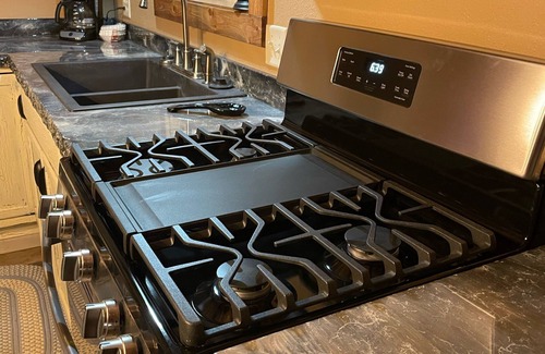 Elk Creek Cabina | Loft in The Pines pet Friendly