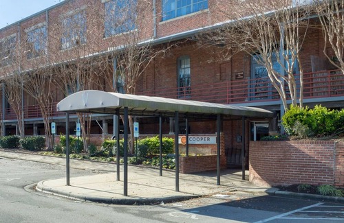 Downtown Apartamento | Loft Living in the Trendy Warehouse District