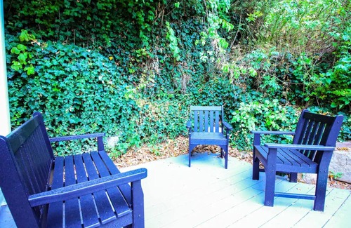 Gloucester Apartamento | Loft on Main - DWTN, Beach, PVT Deck, Coffee Bar
