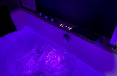 Verton Apartamento | Loft Romantique - Balnéo - Billard - Massage