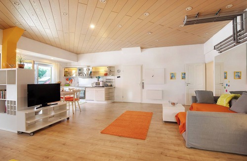 Neckarhausen Apartamento | Apartamento tipo loft en Nürtingen con balcón y cerca del Neckar