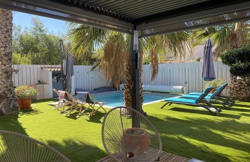 Vias Casa | Casa estilo loft con piscina a 2km de la playa.