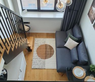 Old Town Apartamento | Loft Style Studio Apartment- Free Parking- Free Gym- Keyless Access