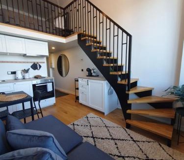 Old Town Apartamento | Loft Style Studio Apartment- Free Parking- Free Gym- Keyless Access
