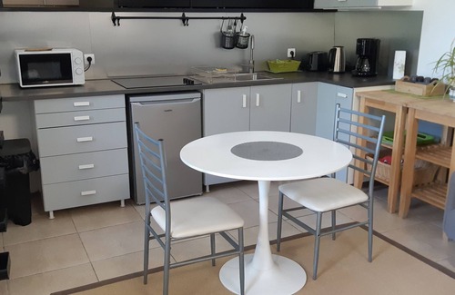 Collobrieres Apartamento | Loft-style studio facing the river in the village of Collobrières