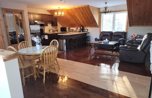 Greater Madawaska Chalet De Esquí | Loft | Trailhead Lake House