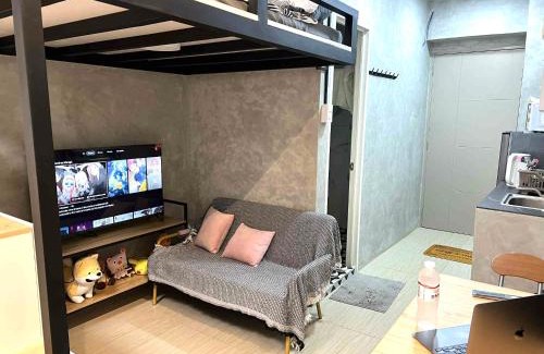 South Triangle Apartamento | Loft type Condo Unit with pool and netflix