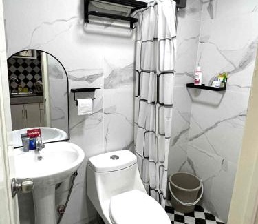 South Triangle Apartamento | Loft type Condo Unit with pool and netflix