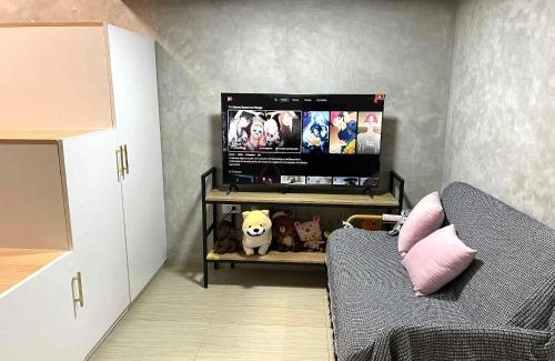South Triangle Apartamento | Loft type Condo Unit with pool and netflix