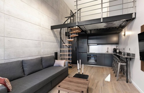 Cimiez Apartamento | Loft with hanging net Japanese WC with terrace