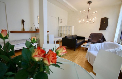 Oberhausen Apartamento | Loft con parquet y luces de diseño de Ingo Maurer: atractivo y elegante