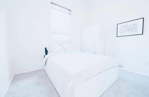 Nordic Estates Apartamento | Lofted 1BR, Sleeps 4, Free parking, Walk to Lakes