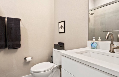 Northeast Park Hill Apartamento | Loftium | Adorable 1 BR Guest Suite In Northeast Park Hill