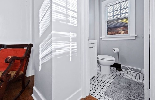 Congress Park Apartamento | Loftium | Bright Guest Suite In Congress Park!