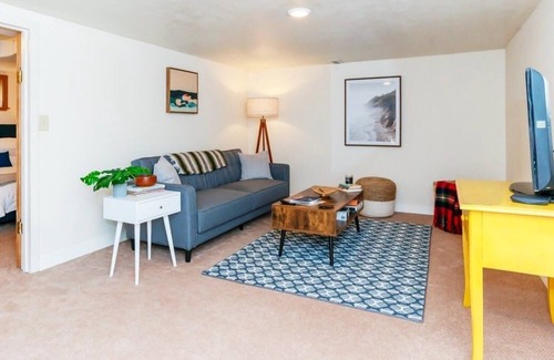 Whittier Heights Apartamento | Loftium | Cute Ballard Home on a Quiet Street!