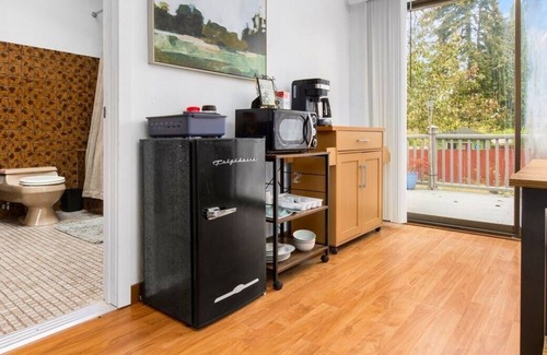 Richmond Highlands Apartamento | Loftium | Hidden Shoreline Gem Studio Near Richmond Beach!