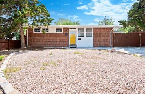 Harvey Park Apartamento | Loftium | Lovely & Sleek 2 BR Suite In Harvey Park!