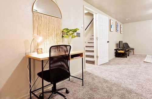 Harvey Park South Apartamento | Loftium | Newly Renovated, Charming 2br 1ba Private Suite