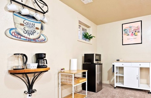 Harvey Park South Apartamento | Loftium | Newly Renovated, Charming 2br 1ba Private Suite