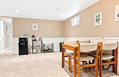 Harvey Park South Apartamento | Loftium | Spacious & Gorgeous 3BR Basement Guest Suite!