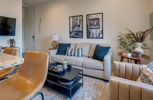 Midtown Casa | LOFTS AT 30TH - CONTEMPORARY COUNTRY - MINS TO BROADWAY