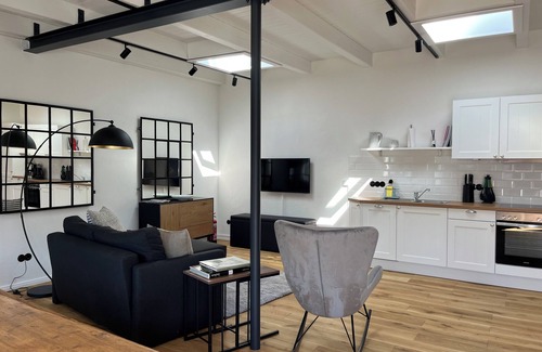 Friedrichstadt Apartamento | Loftwohnung 2 in Charmantem Hinterhof in Grachtnähe und Treene