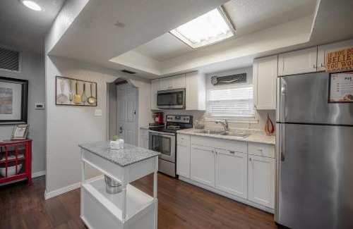 Old Seminole Heights Casa | Lofty AF Hip Hideaway
