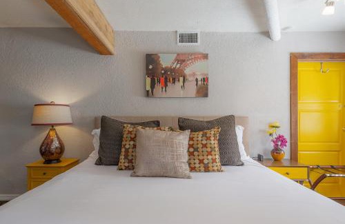 Old Seminole Heights Casa | Lofty AF Hip Hideaway