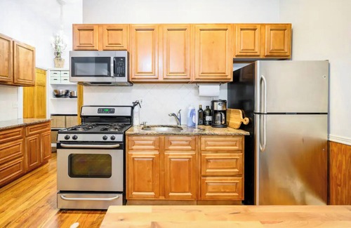 Historic Downtown Apartamento | Lofty and Light, Best of Jersey City