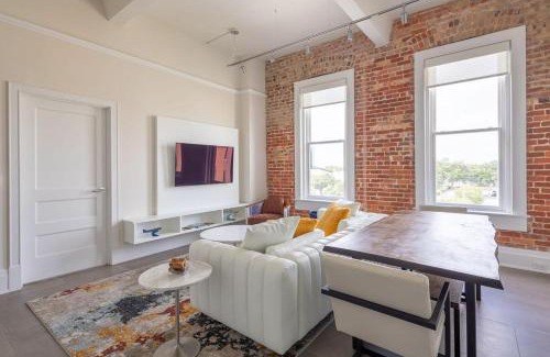 Downtown Casa | Lofty Blues at the Brent Lofts