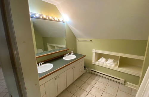 Hummels Wharf Apartamento | Lofty space with work space and relaxation nearby everything
