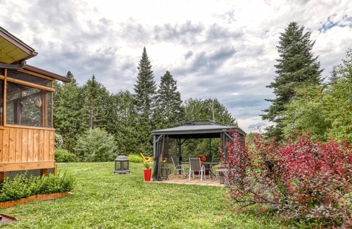 Saint-Alphonse-Rodriguez Chalet De Esquí | Log cabin by the lake with fireplace