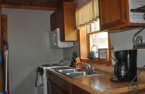 Schnellville Casa | Log Cabin 2B at Osborn Boat Ramp on Patoka Lake