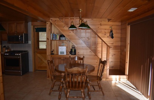 Lake Koshkonong Cabina | Log Cabin at Lake Koshkonong - “The Overlook”