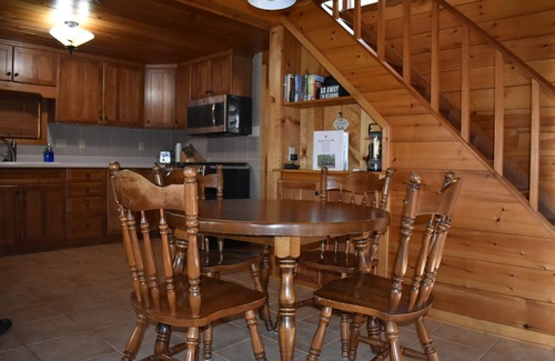 Lake Koshkonong Cabina | Log Cabin at Lake Koshkonong - “The Overlook”