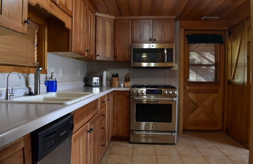 Lake Koshkonong Cabina | Log Cabin at Lake Koshkonong - “The Overlook”