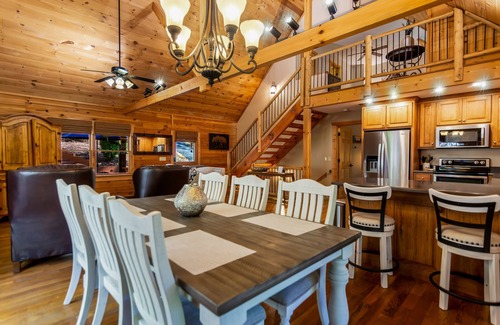 Dahlonega Cabina | Log Cabin & Carriage House, Lake, Wineries, Hiking