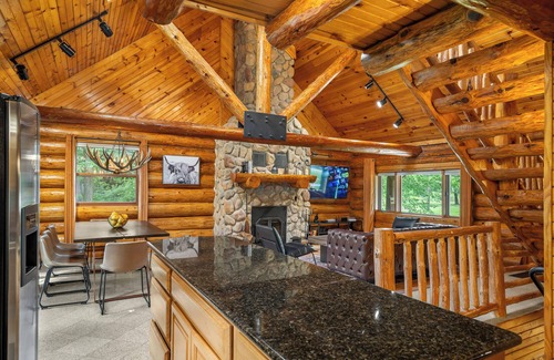 Cherry Valley Cabina | Log Cabin Escape+King Beds+Hot Tub+Sauna +River Views