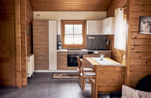Vesser Apartamento | Log cabin flair in the middle of mountain meadows and forest, huge terrace and garden
