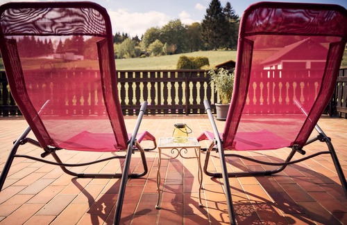 Vesser Apartamento | Log cabin flair in the middle of mountain meadows and forest, huge terrace and garden