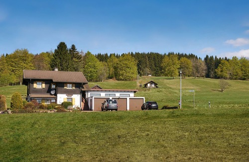 Vesser Apartamento | Log cabin flair in the middle of mountain meadows and forest, huge terrace and garden